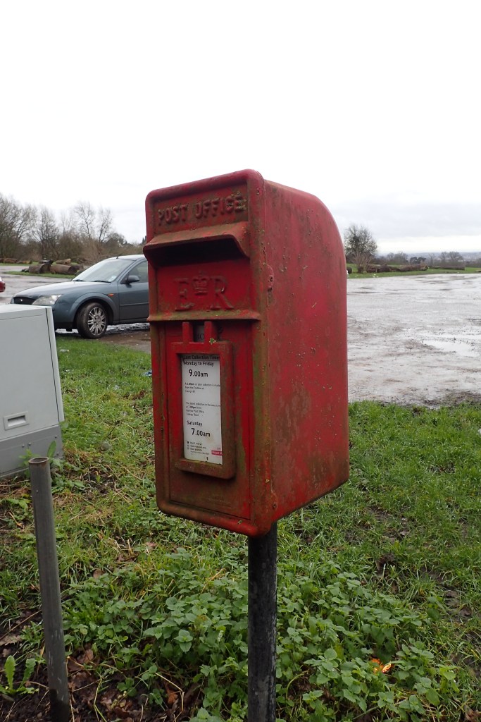EiiR Lamp Box at Harrow Weald Common