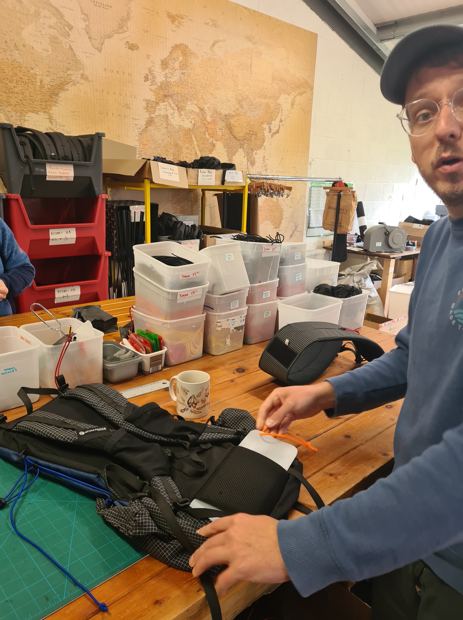 Demonstrating different pack volumes and how to fit a hip belt