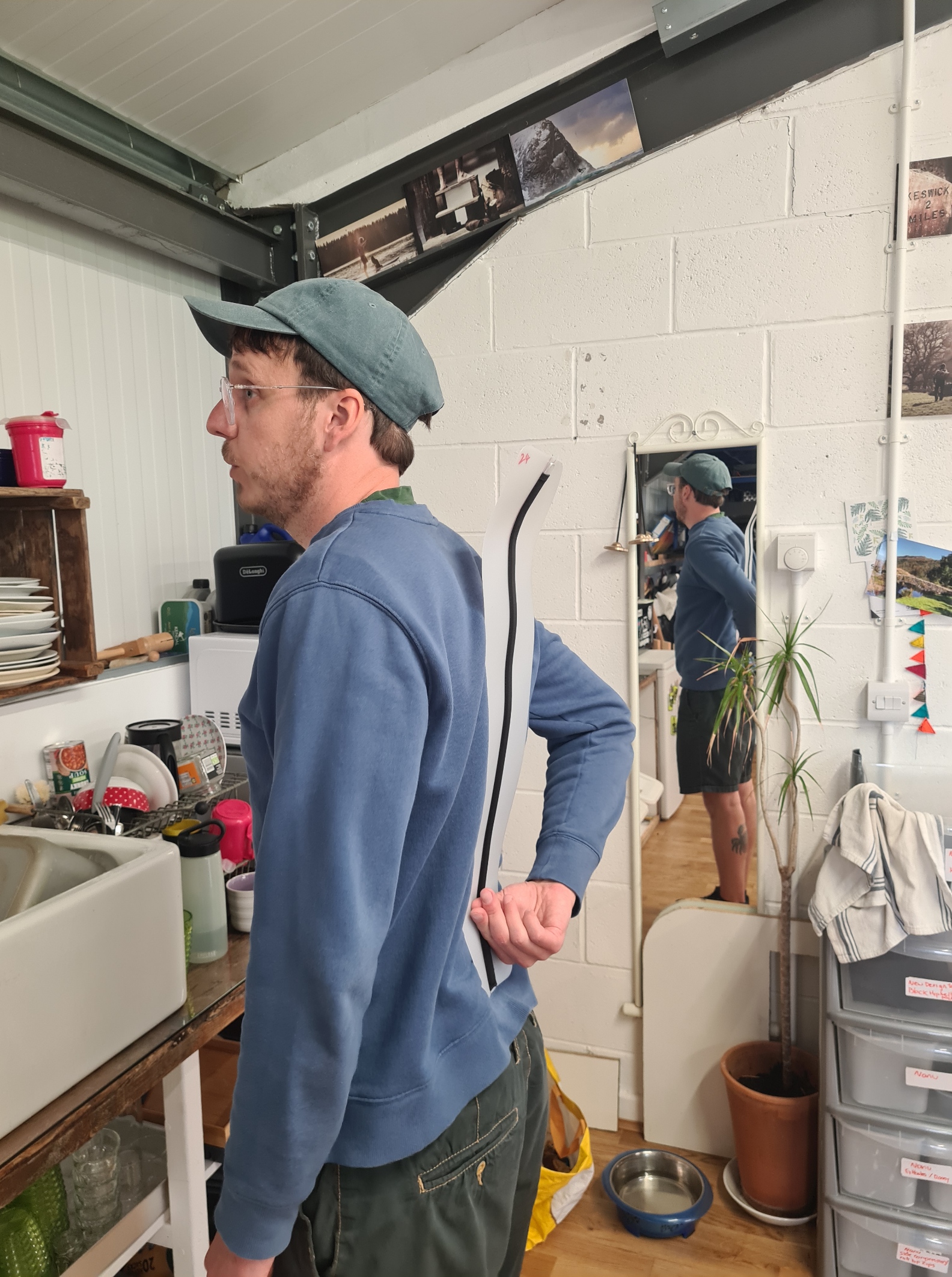 Dexter explaining the shaping of the Mo's removable frame sheet made of 1mm thick plastic with a sewn-in 12mm alloy bar.