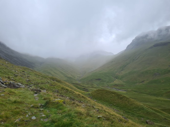 The climb up, past the drumlins, toward Brandreth and Grey Knotts