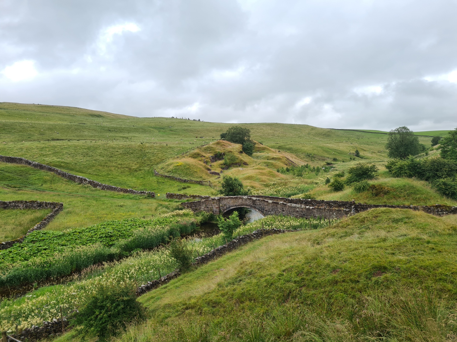 Descending to Smardale Bridge