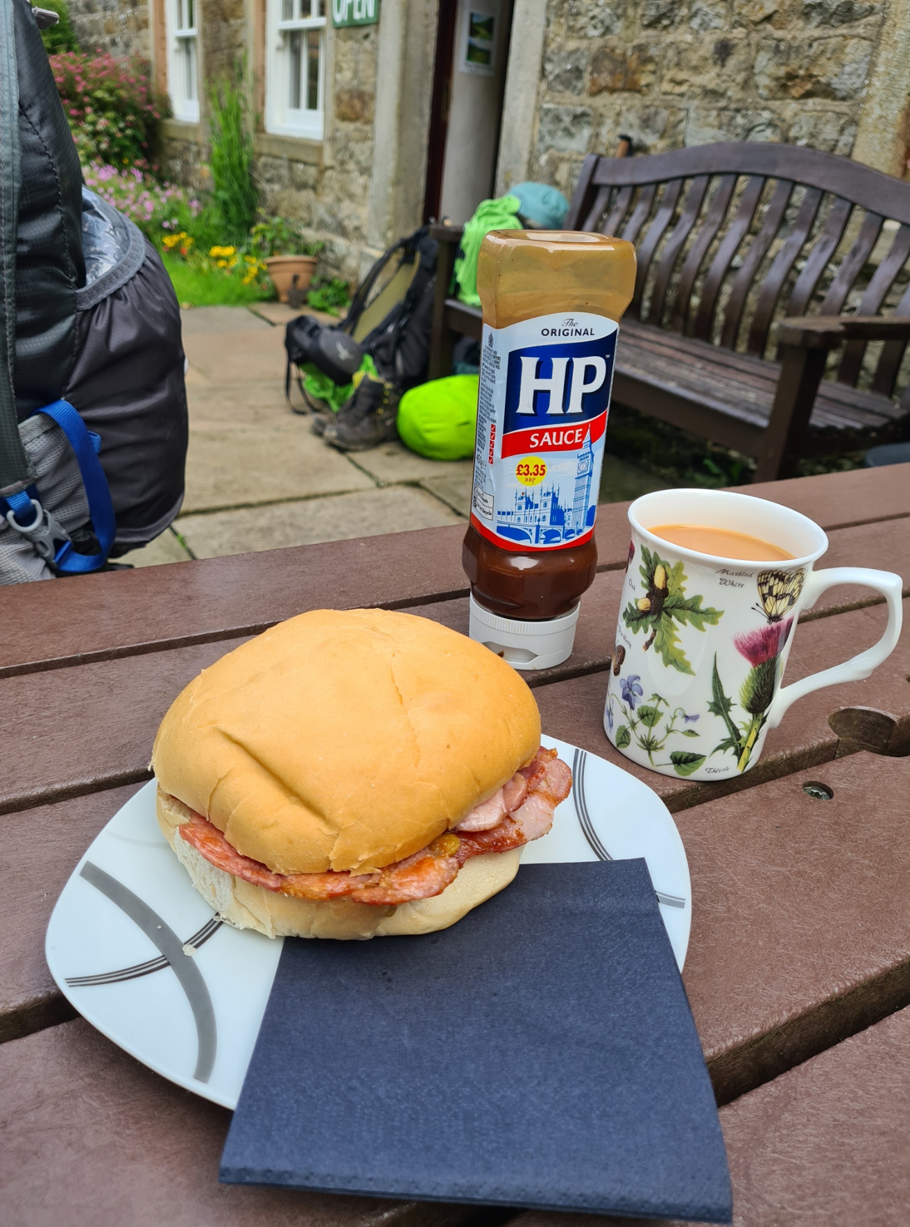That so infrequently encountered joy- a decent bacon roll and brew prior to setting off