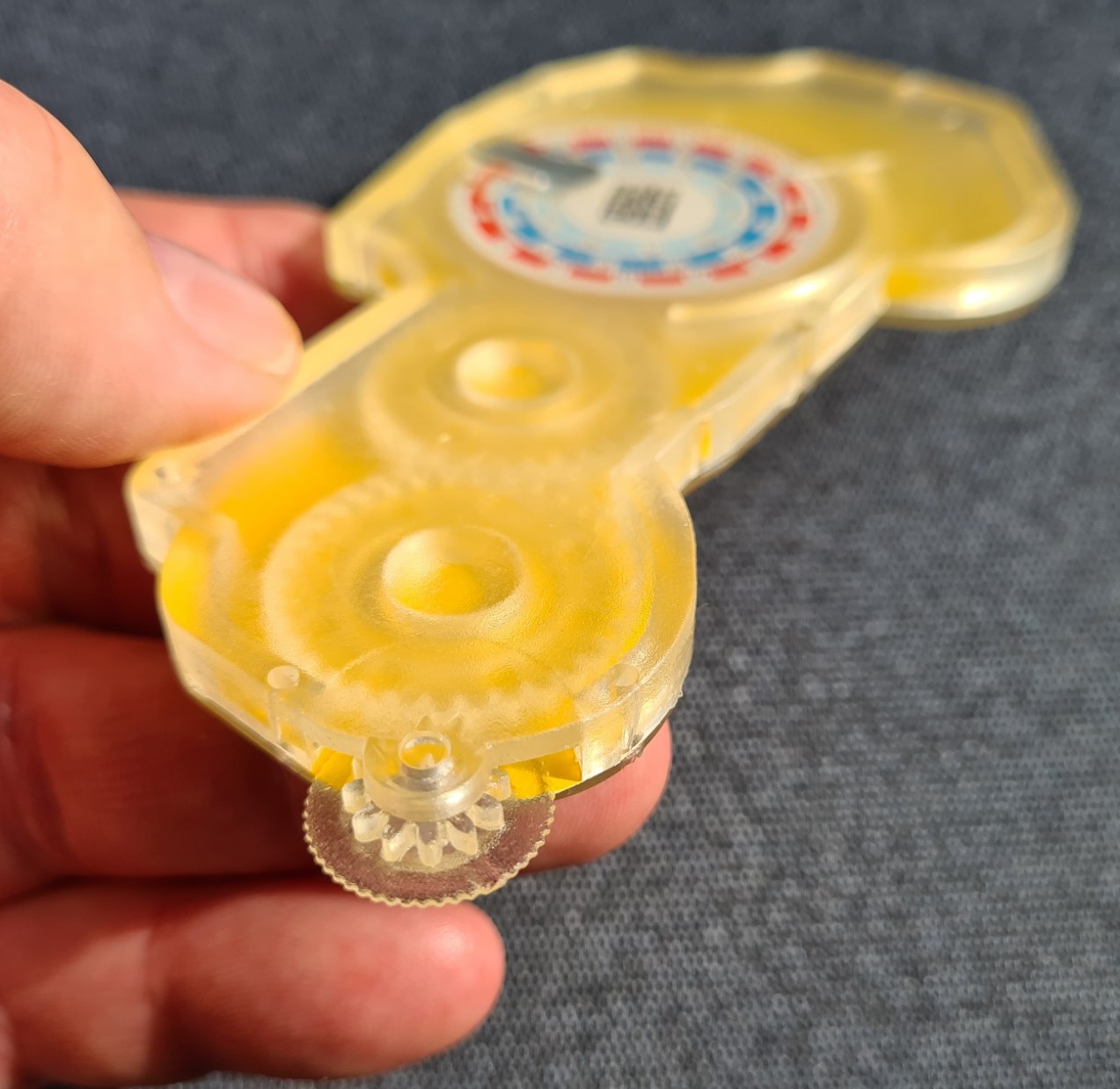 Toothed tracking wheel