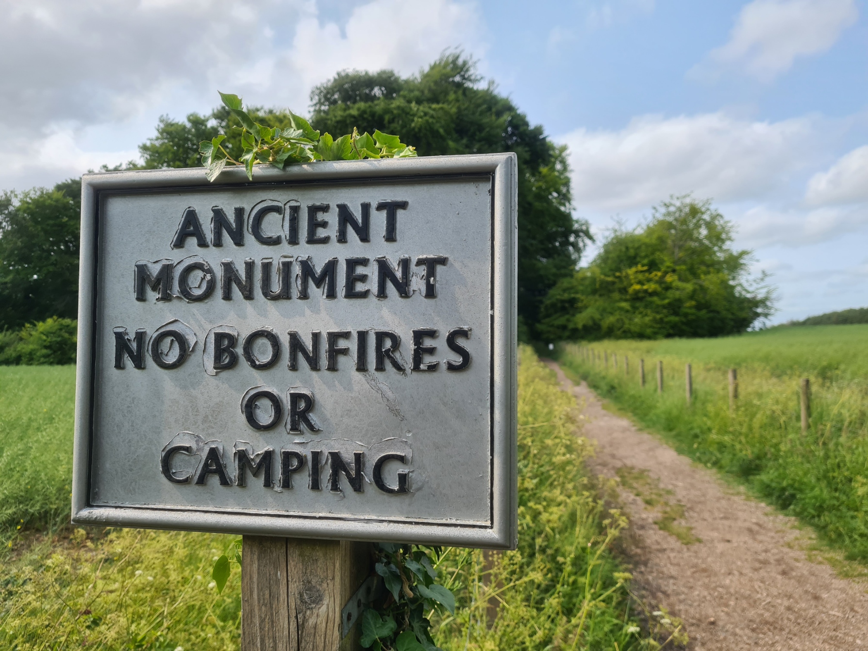 Path to Wayland's Smithy