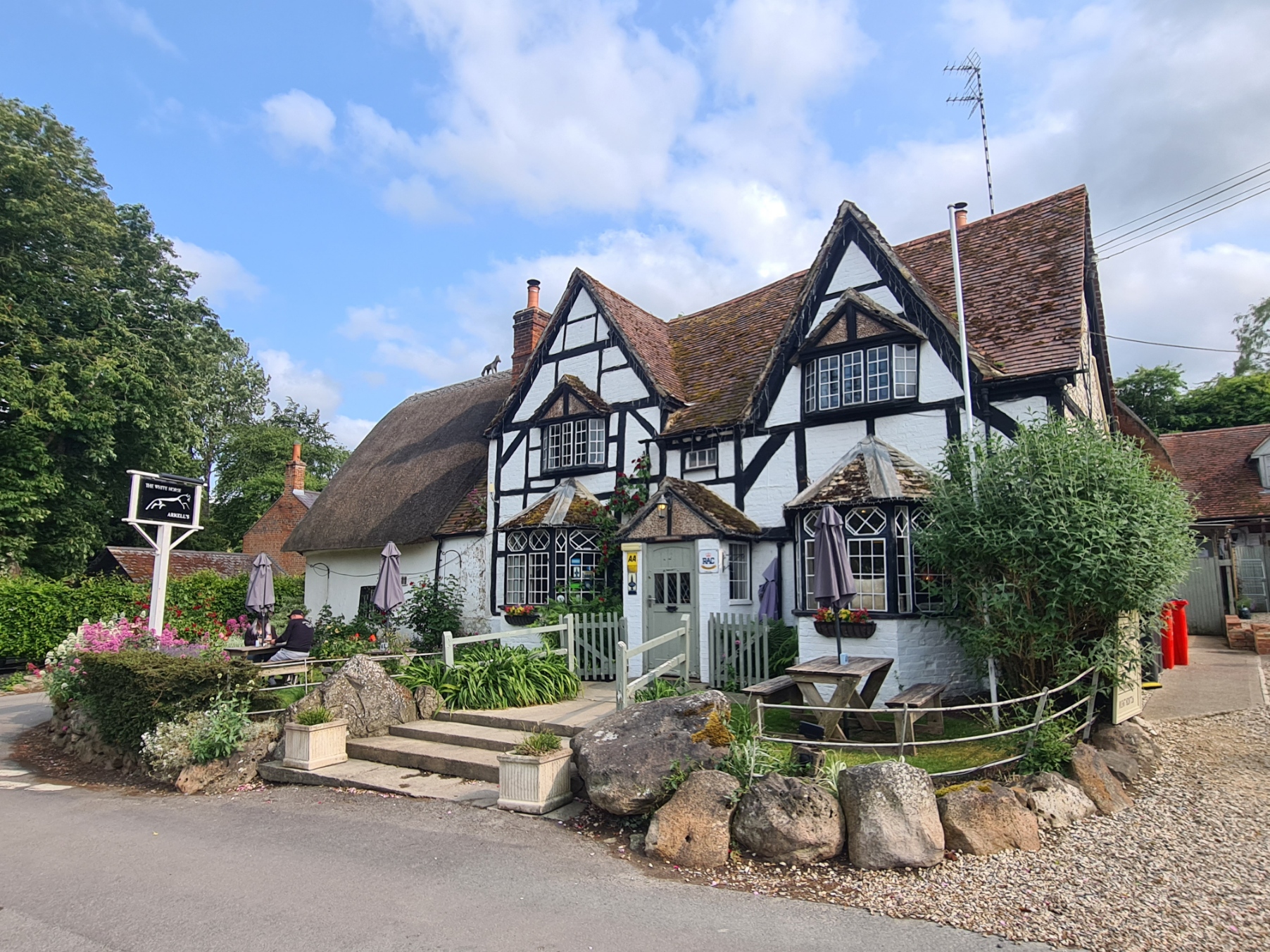 The White Horse Inn at Woolstone was our night's halt on Day Two