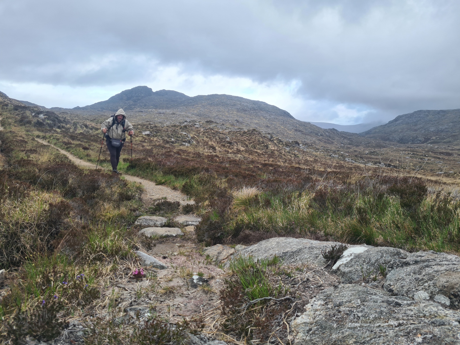 Rain briefly sets in