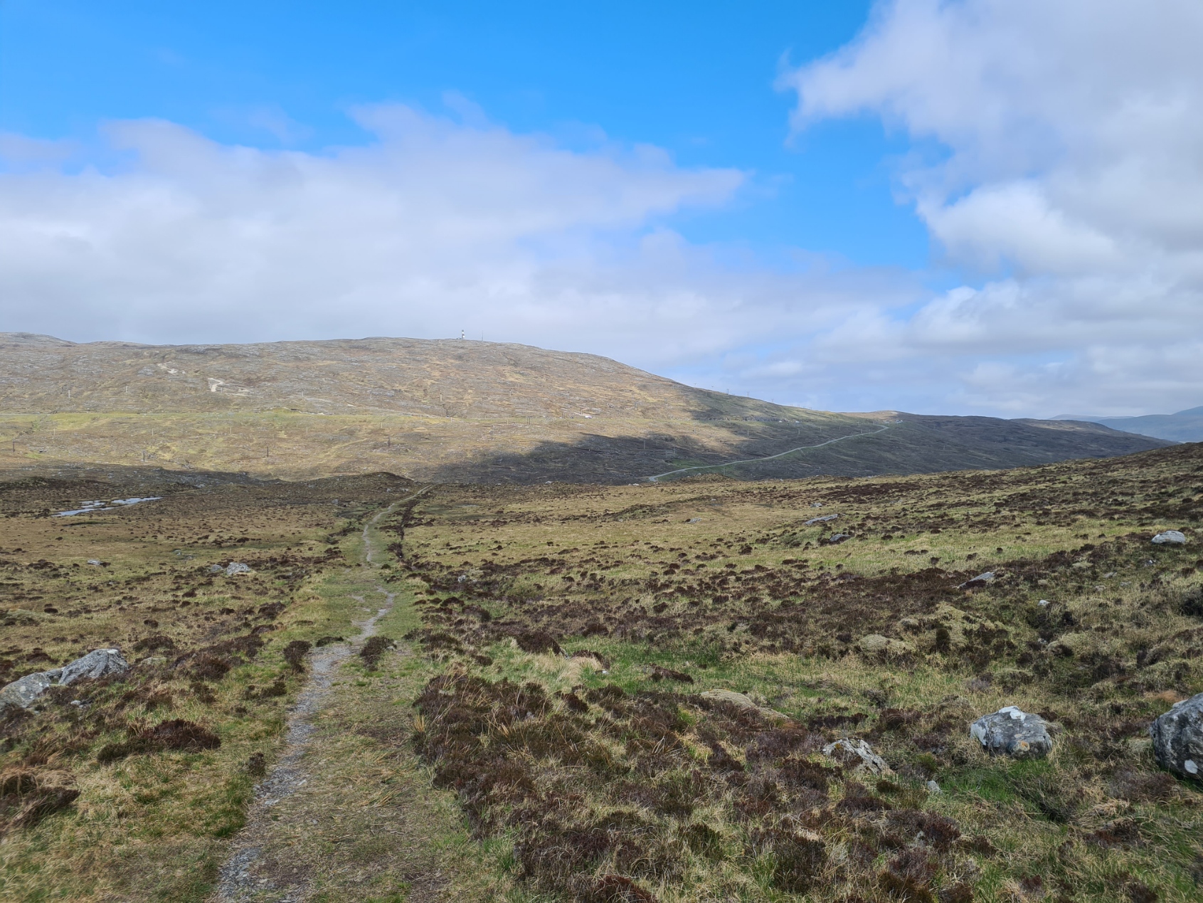 The path down to the minor road above Maaruig
