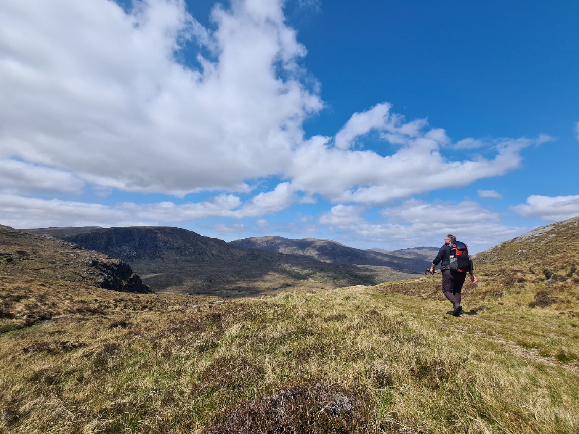 Following the drove road on the flank of Cleit Ard