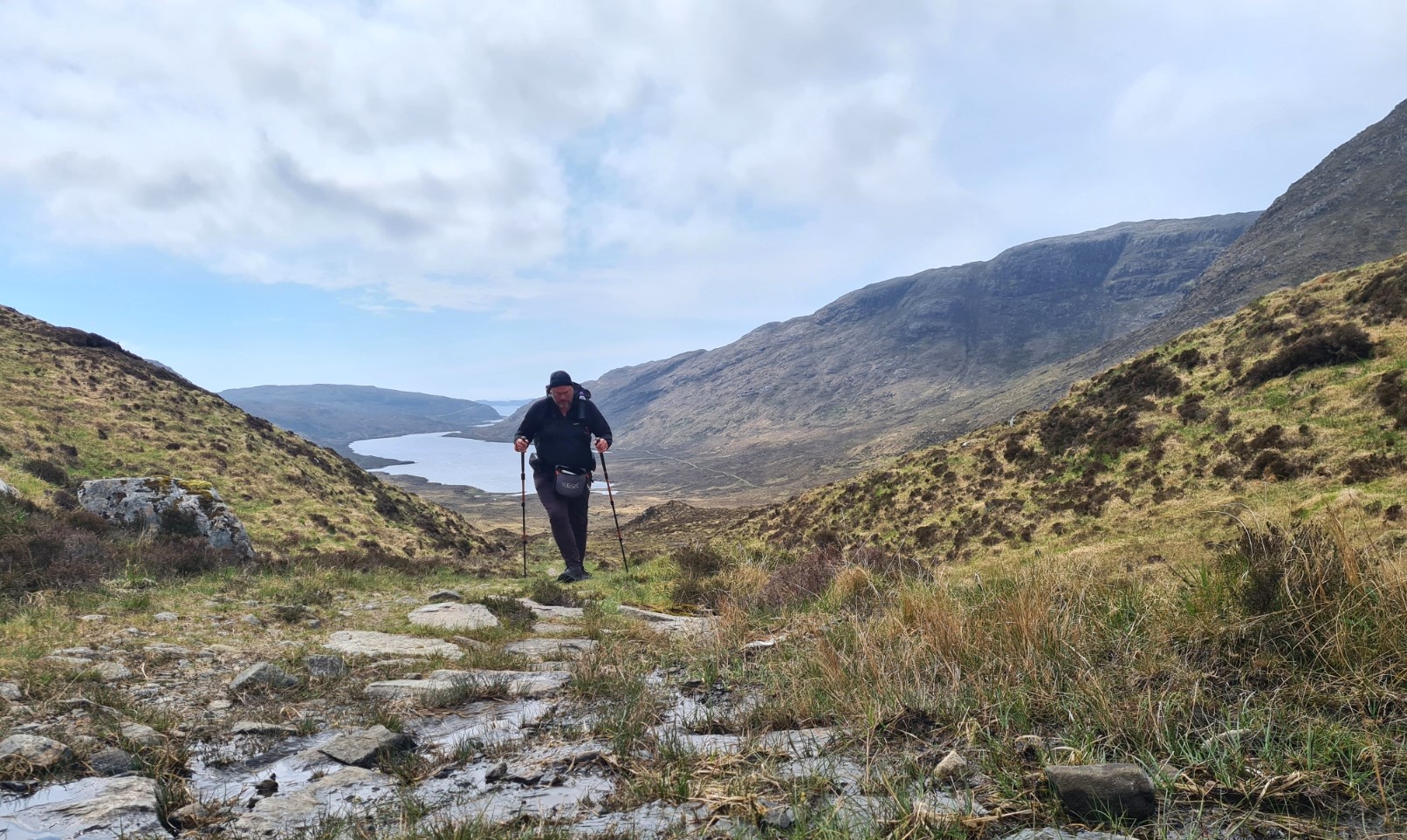 Climbing out of the glen, toward the bealach at Bràigh an Ruisg